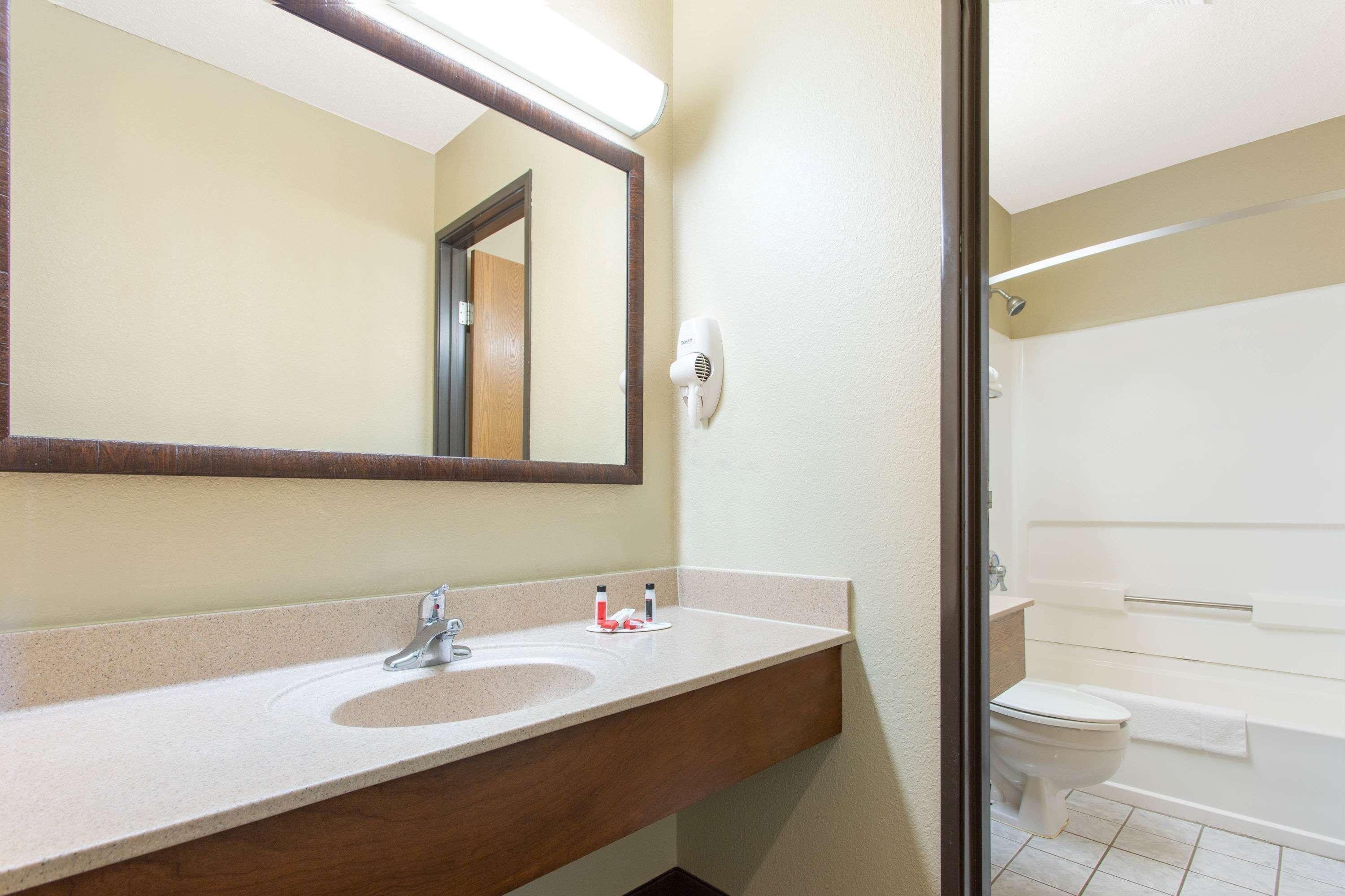 מלון Super 8 By Wyndham Weston Wv מראה חיצוני תמונה