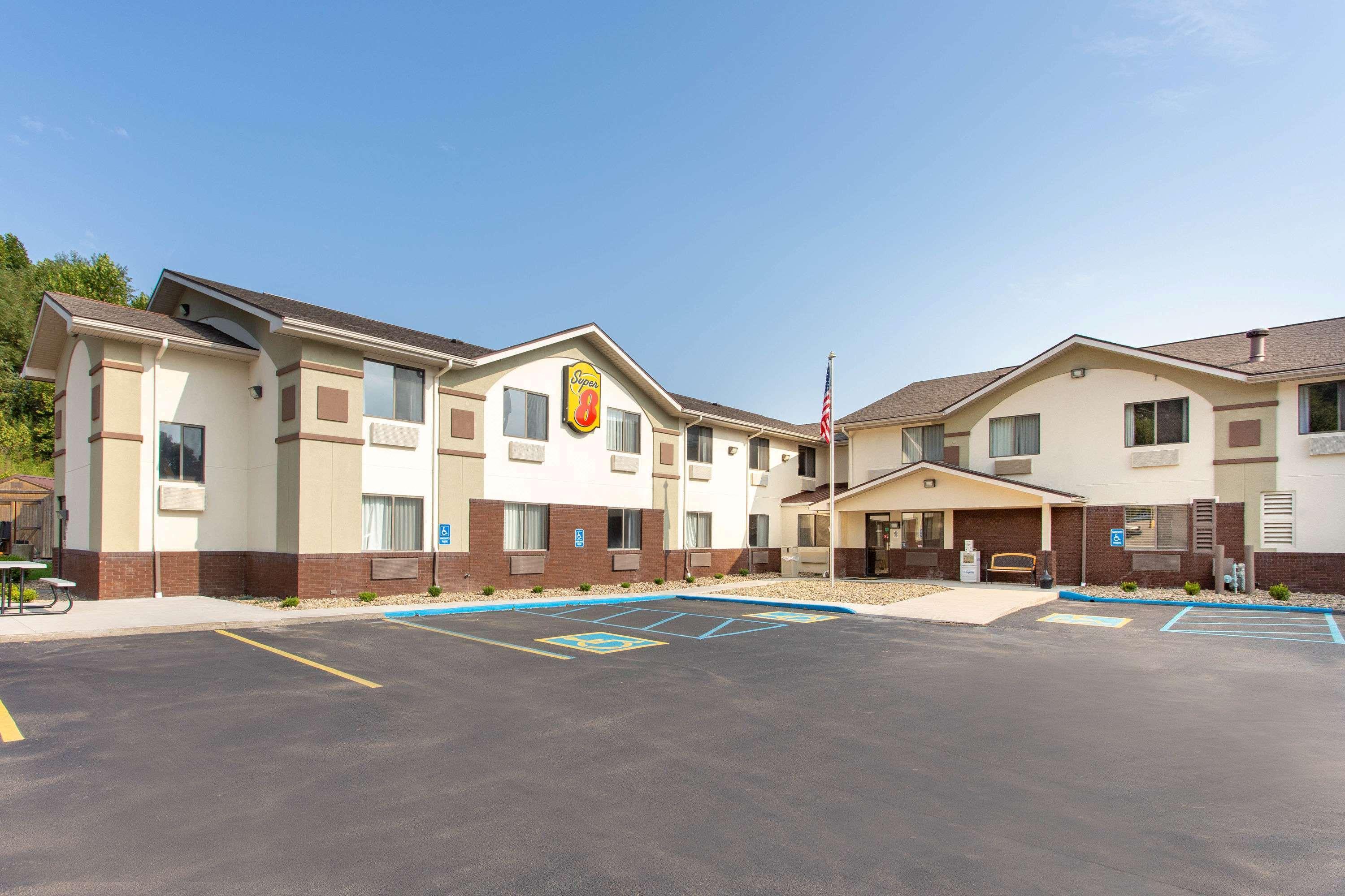מלון Super 8 By Wyndham Weston Wv מראה חיצוני תמונה