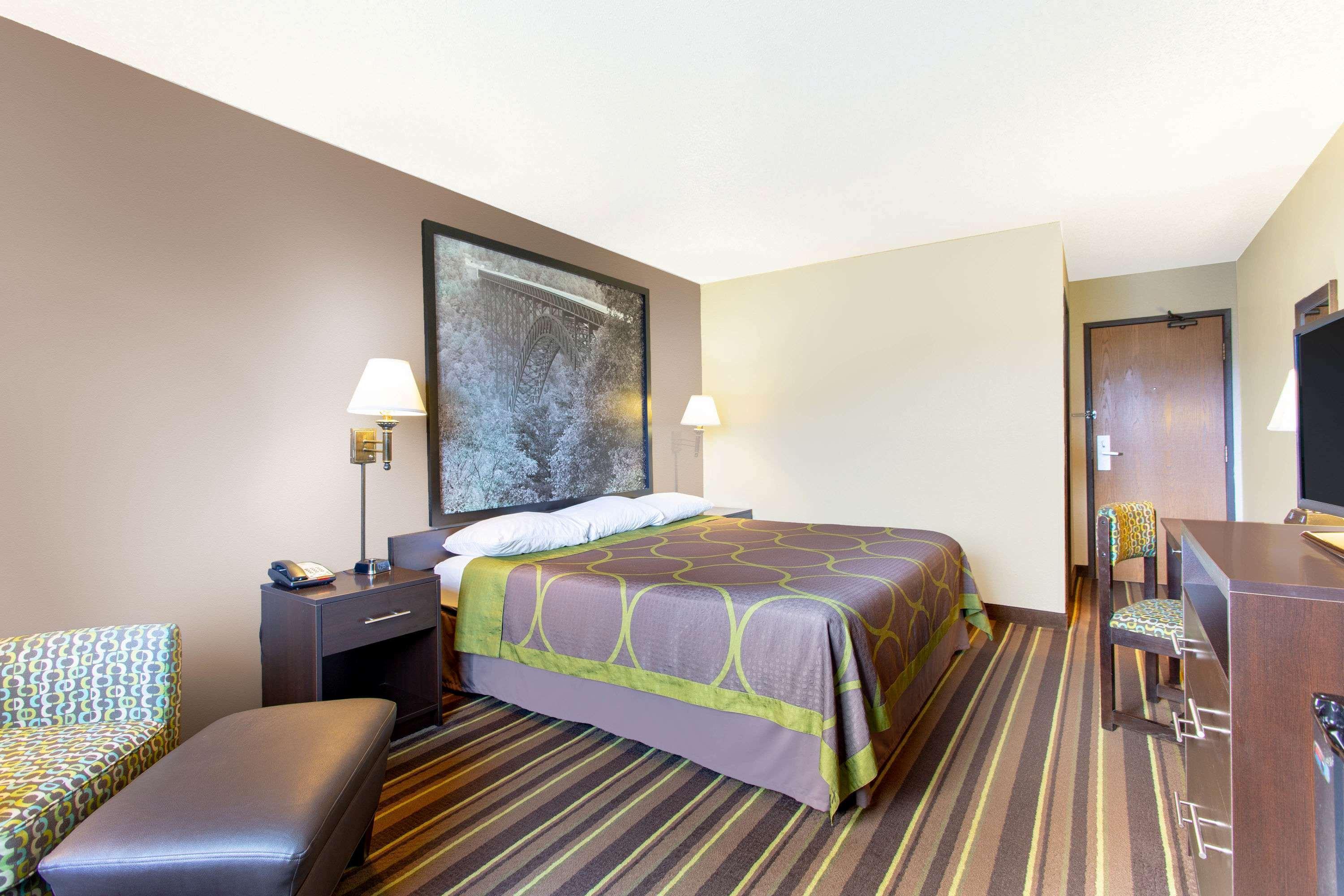 מלון Super 8 By Wyndham Weston Wv מראה חיצוני תמונה