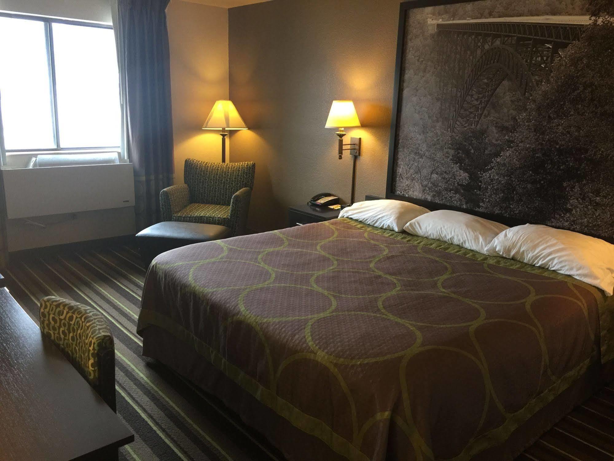 מלון Super 8 By Wyndham Weston Wv מראה חיצוני תמונה