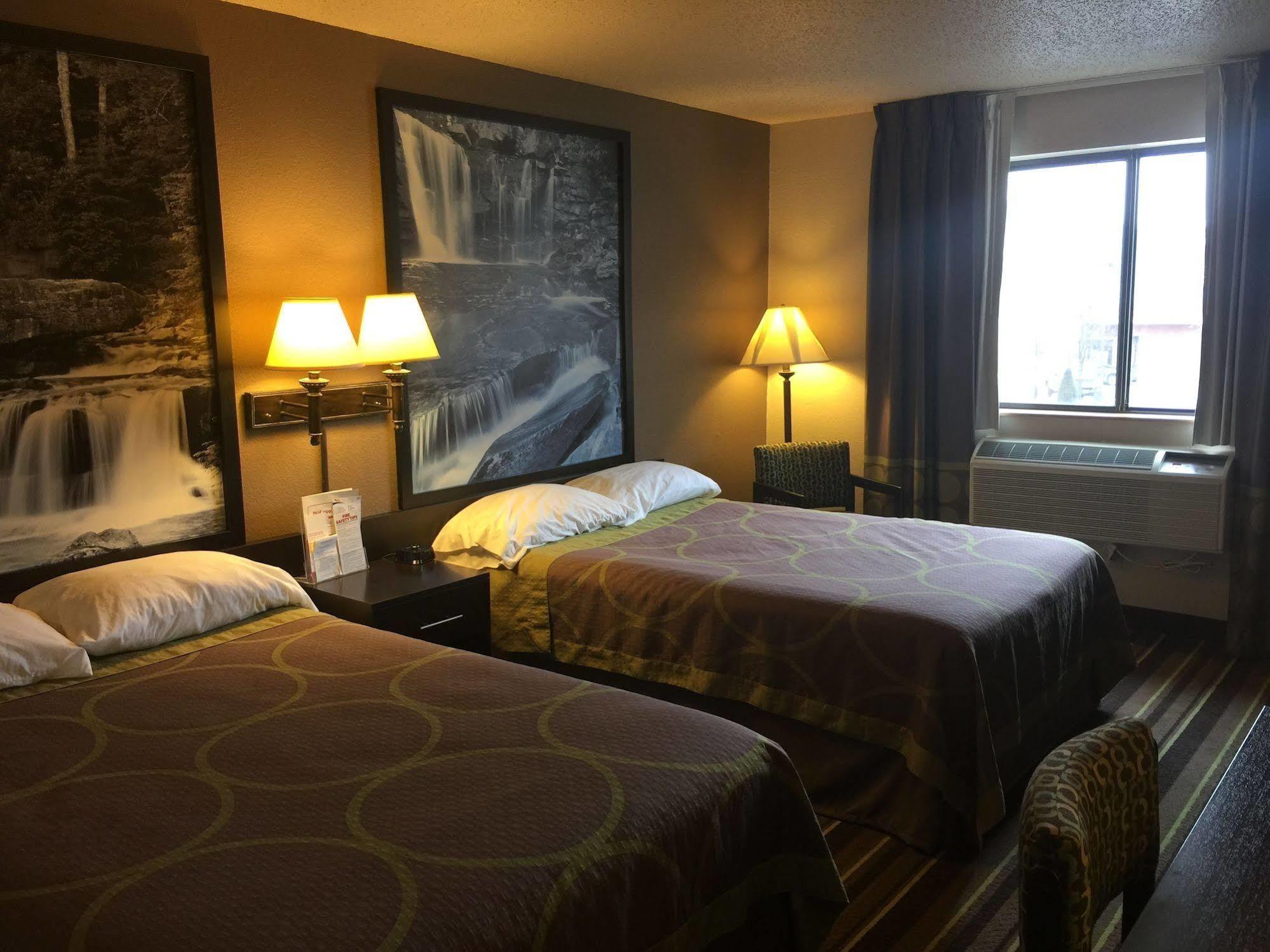 מלון Super 8 By Wyndham Weston Wv מראה חיצוני תמונה