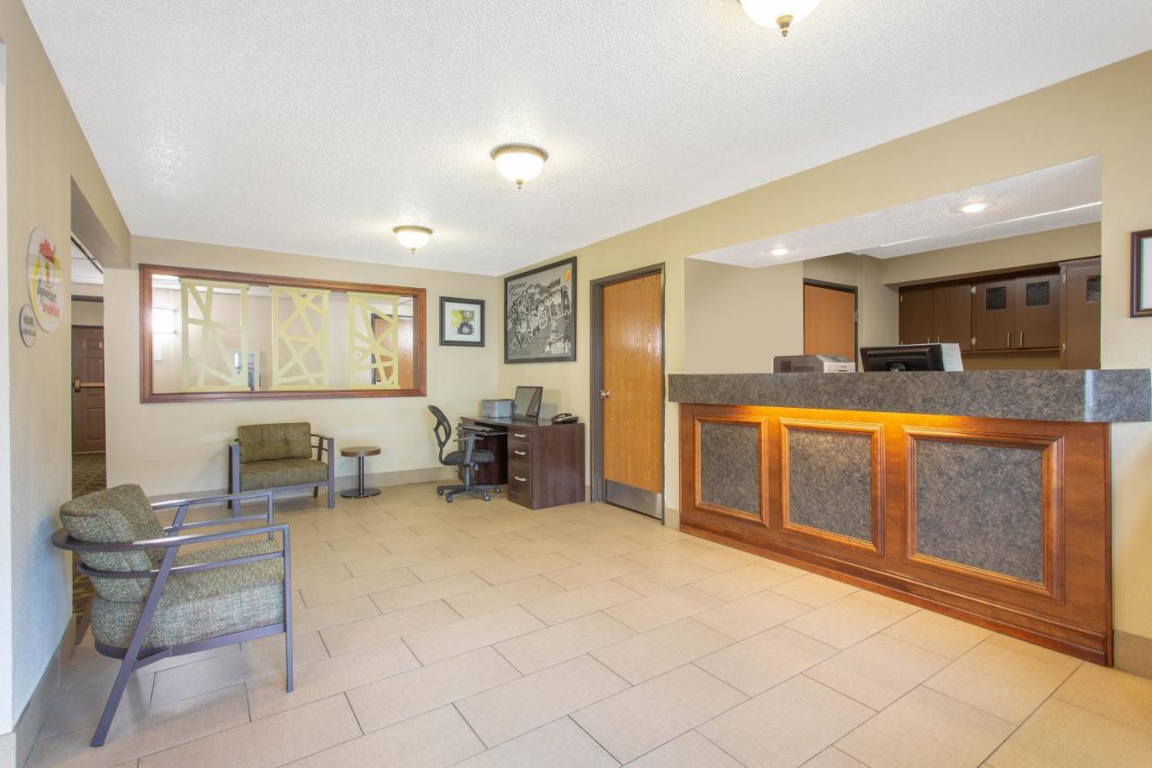 מלון Super 8 By Wyndham Weston Wv מראה חיצוני תמונה
